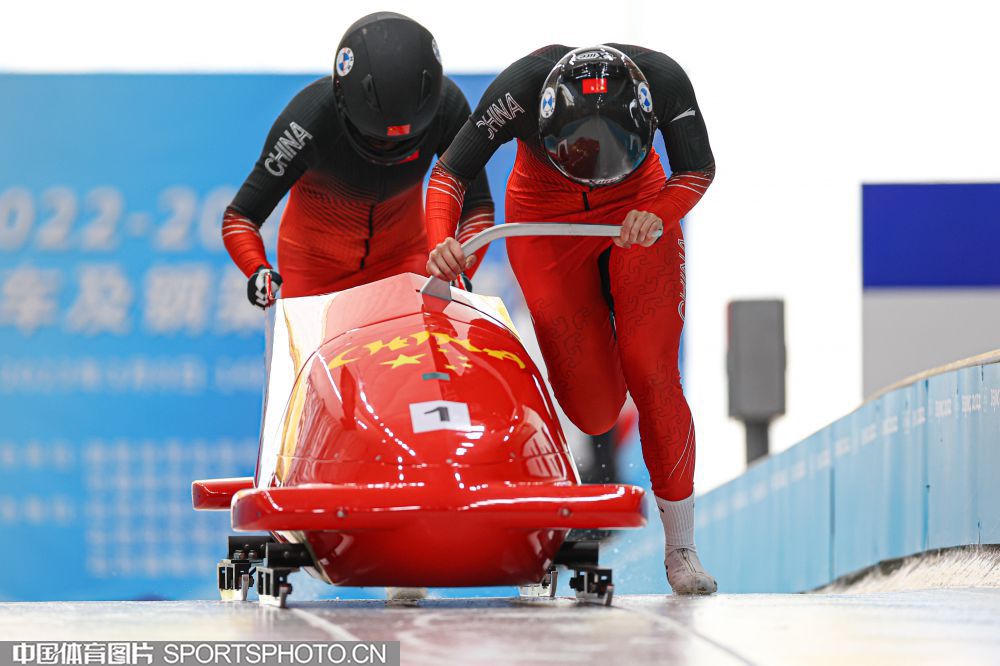 花滑四大洲锦标赛：金彩然女单夺冠 萨多洛夫男单摘金.